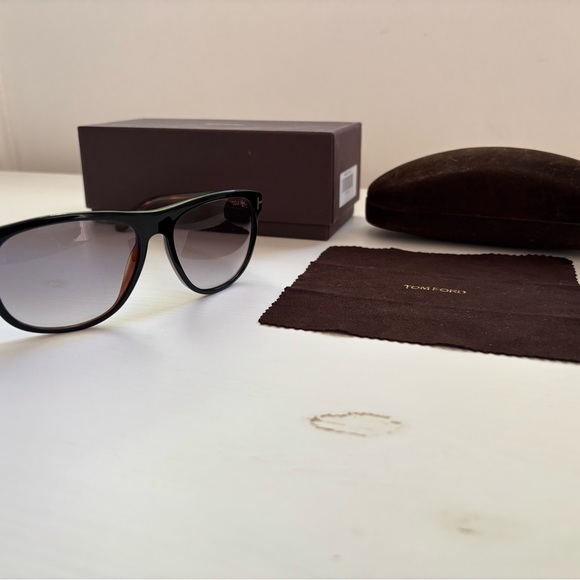 Tom Ford Oliver Black Sunglasses - Picture 8 of 12